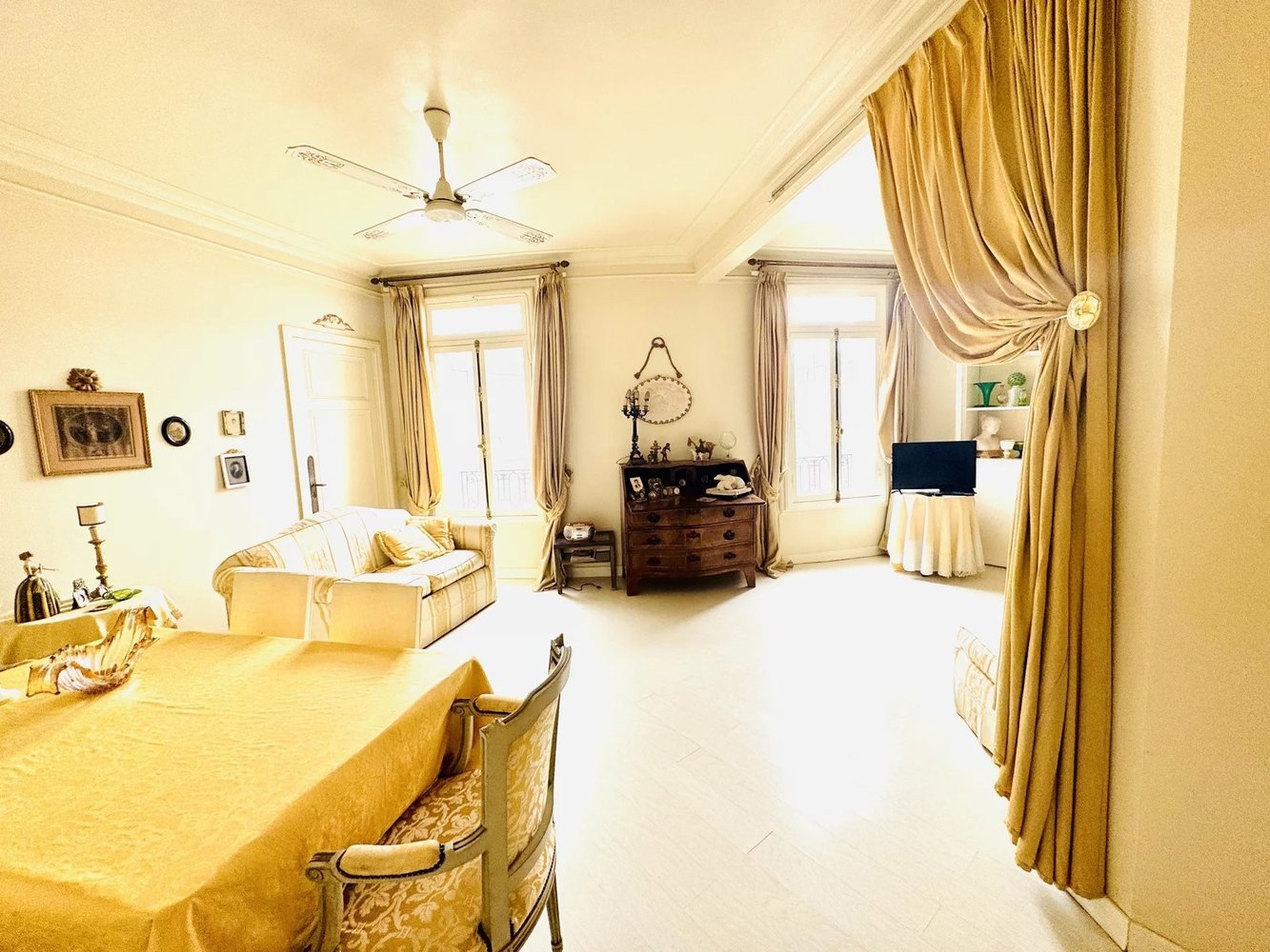 Property photo in Carre d'Or