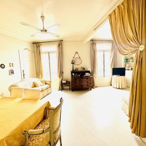 Property in Carre d'Or