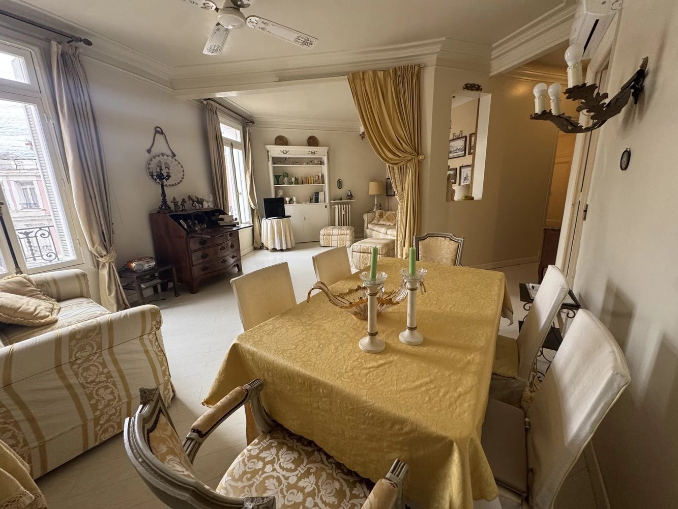 Property photo in Carre d'Or