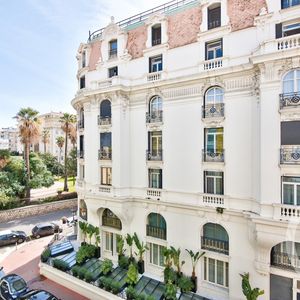 Property in Carre d'Or