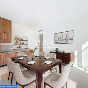 Property in Carre d'Or