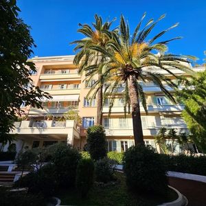 Property in Carre d'Or