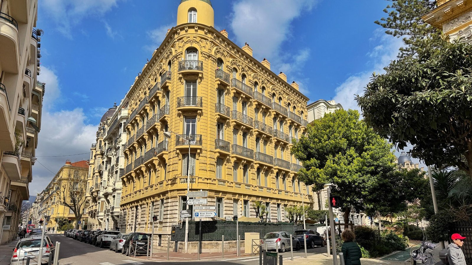 Property photo in Carre d'Or