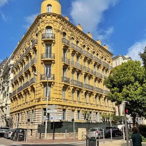 Property in Carre d'Or