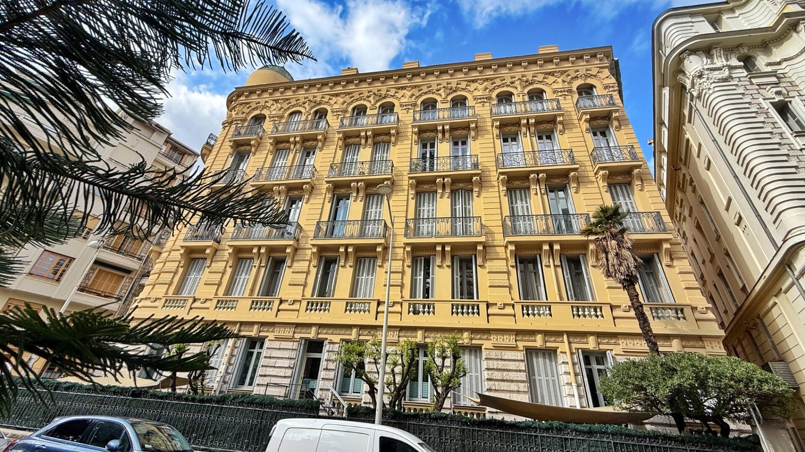 Property photo in Carre d'Or