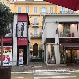 Property in Carre d'Or