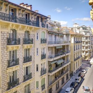 Property in Carre d'Or