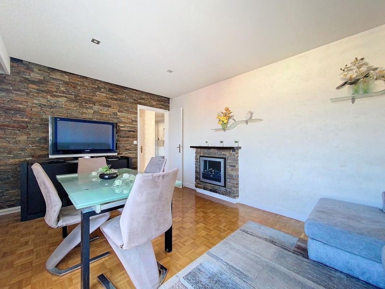 Property photo in Port