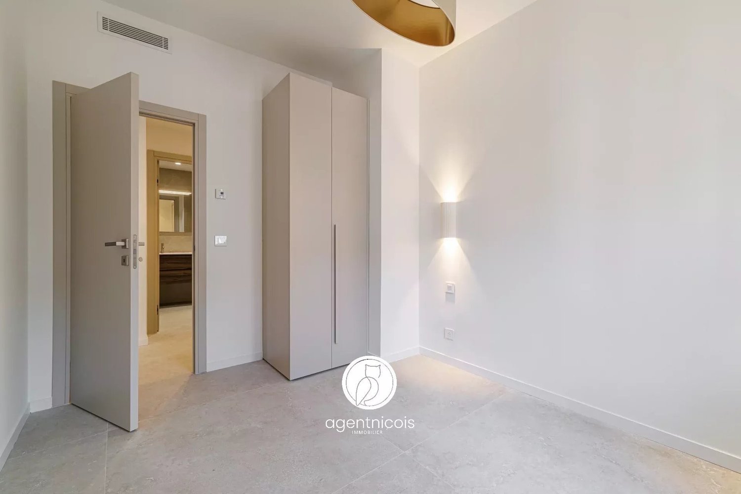 Property photo in Port