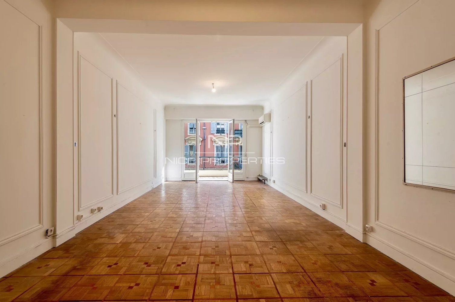 Property photo in Carre d'Argent