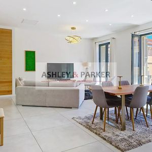 Property in Carre d'Argent