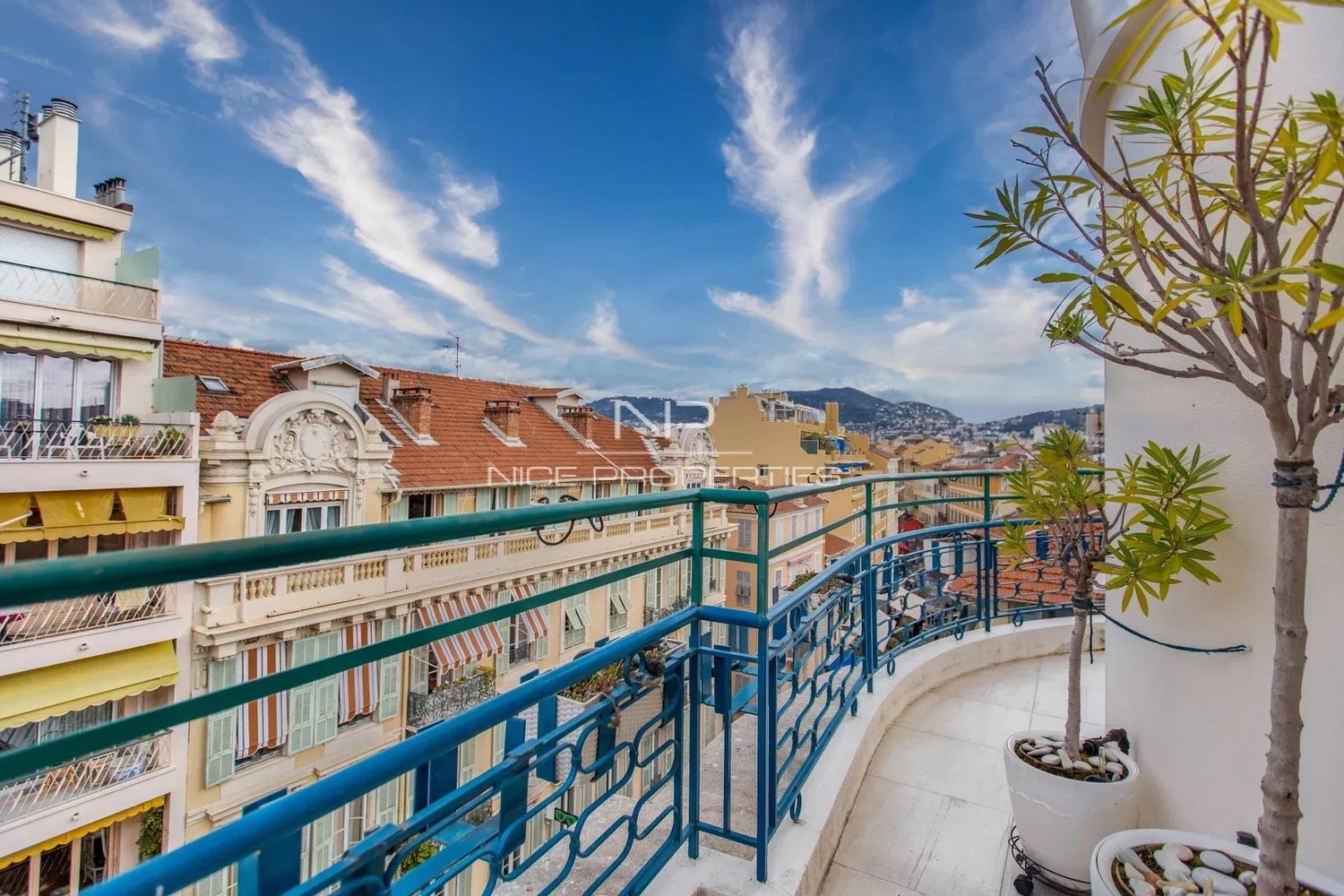 Property photo in Carre d'Or