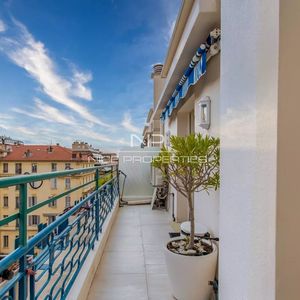 Property in Carre d'Or