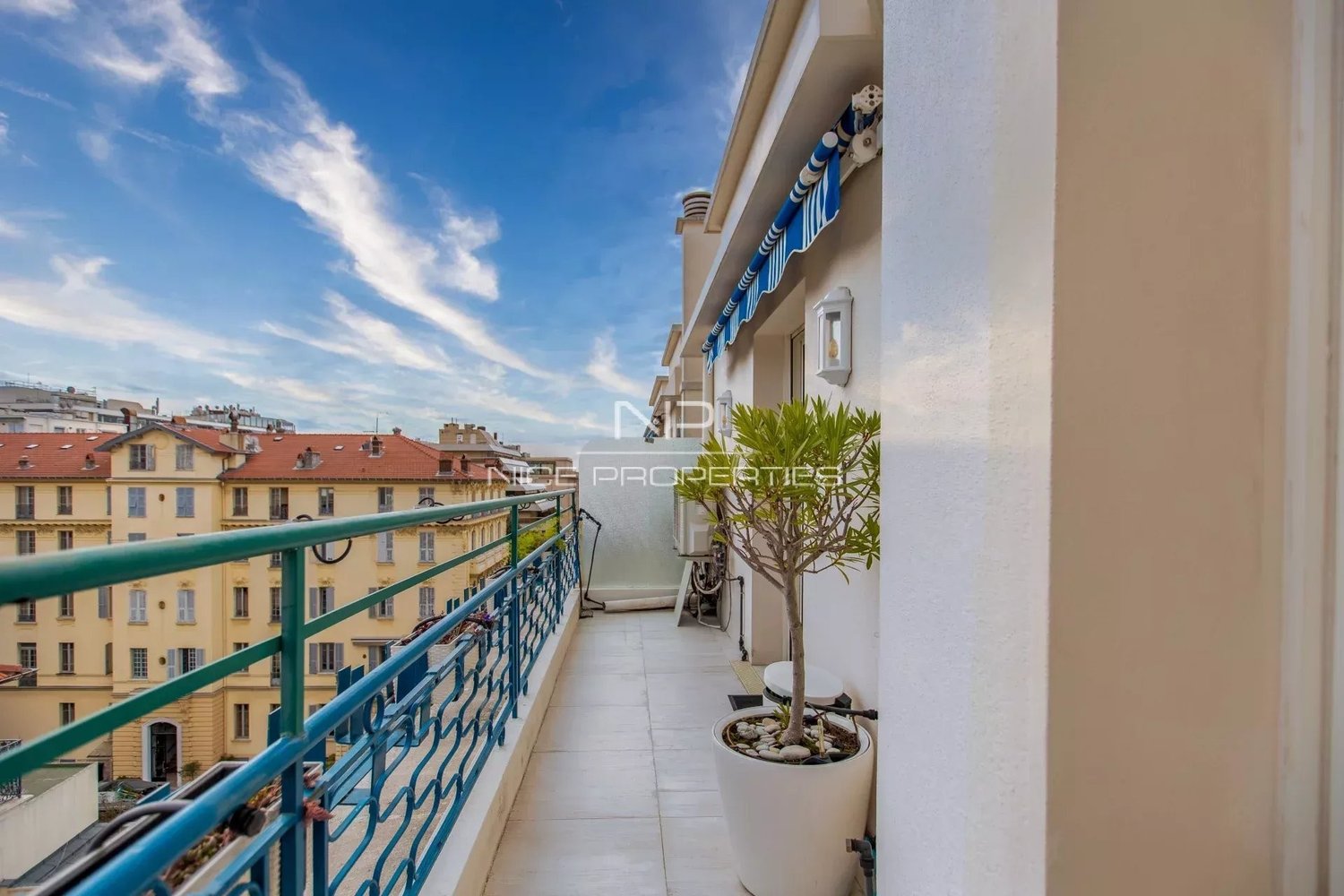 Property photo in Carre d'Or