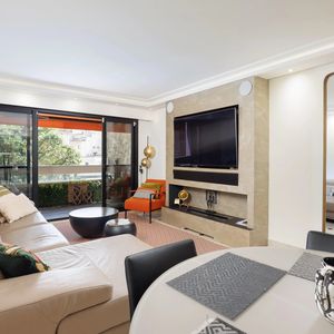 Property in Carre d'Or