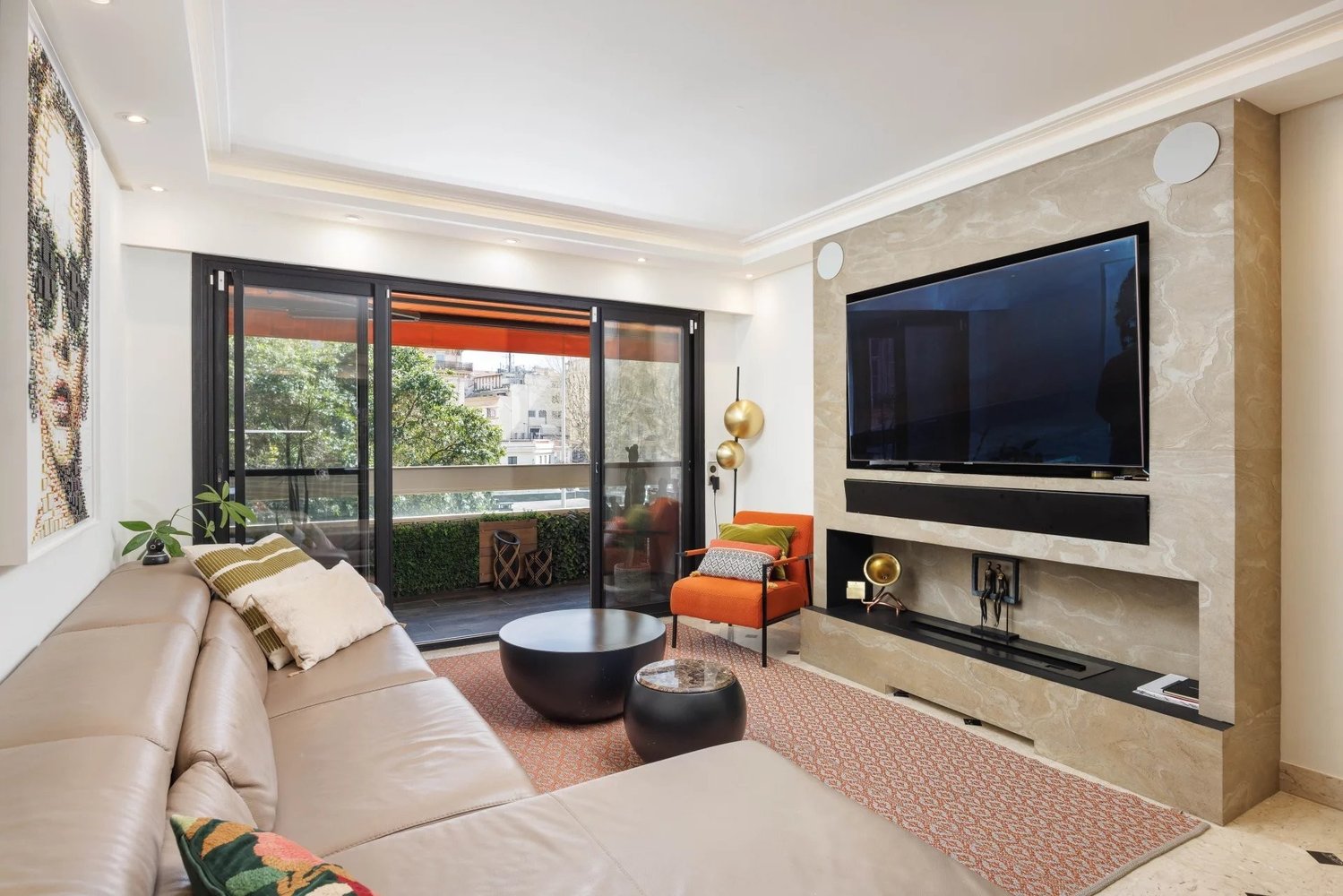 Property photo in Carre d'Or