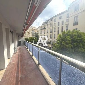 Property in Carre d'Or