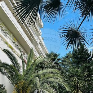 Property in Carre d'Or