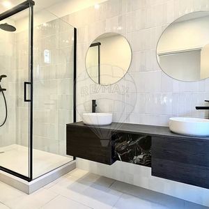 Property in Carre d'Or