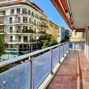 Property in Carre d'Or