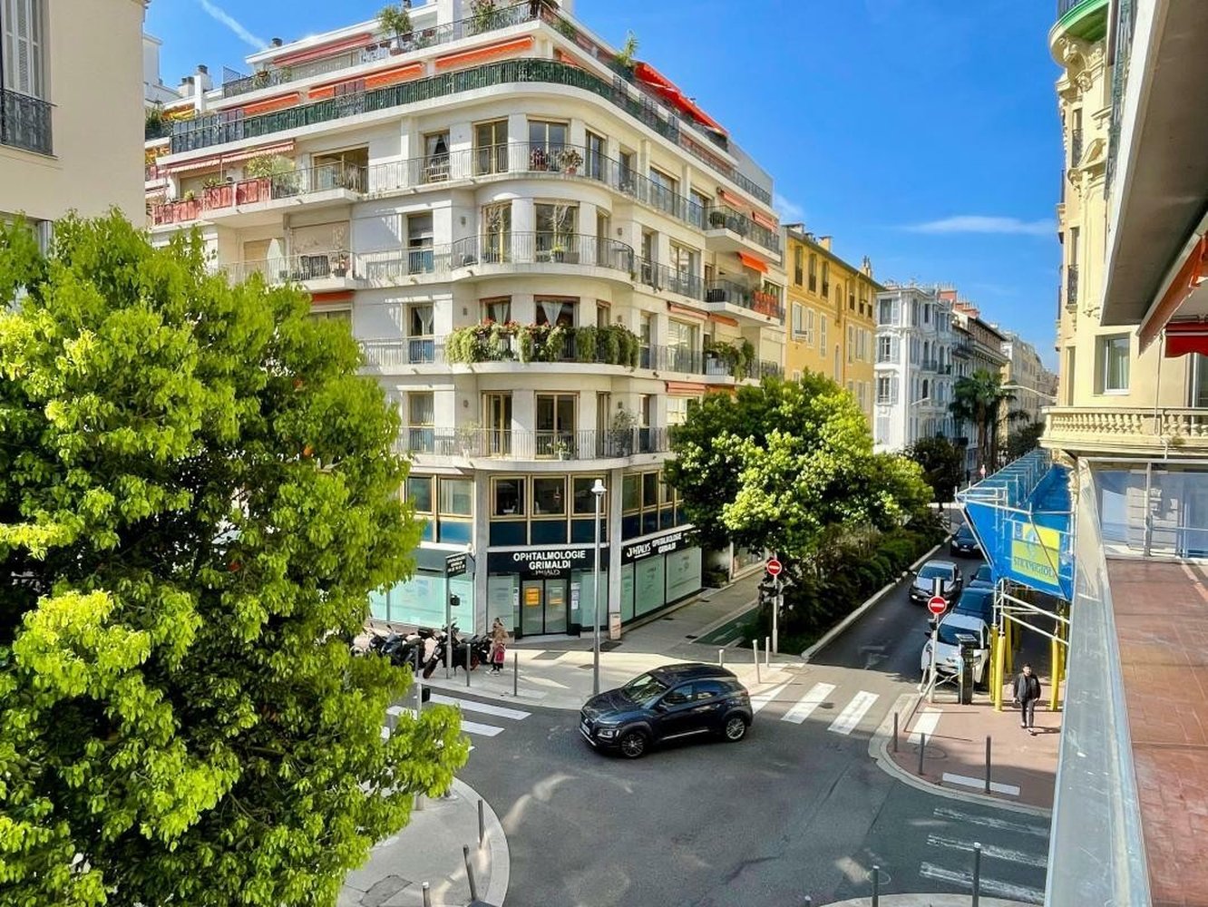 Property photo in Carre d'Or