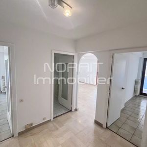 Property in Carre d'Or