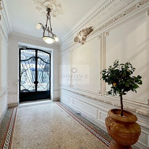 Property in Carre d'Or