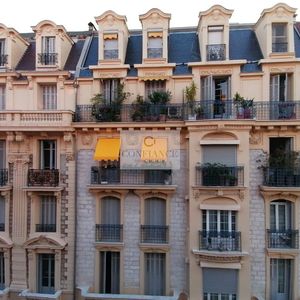 Property in Carre d'Or