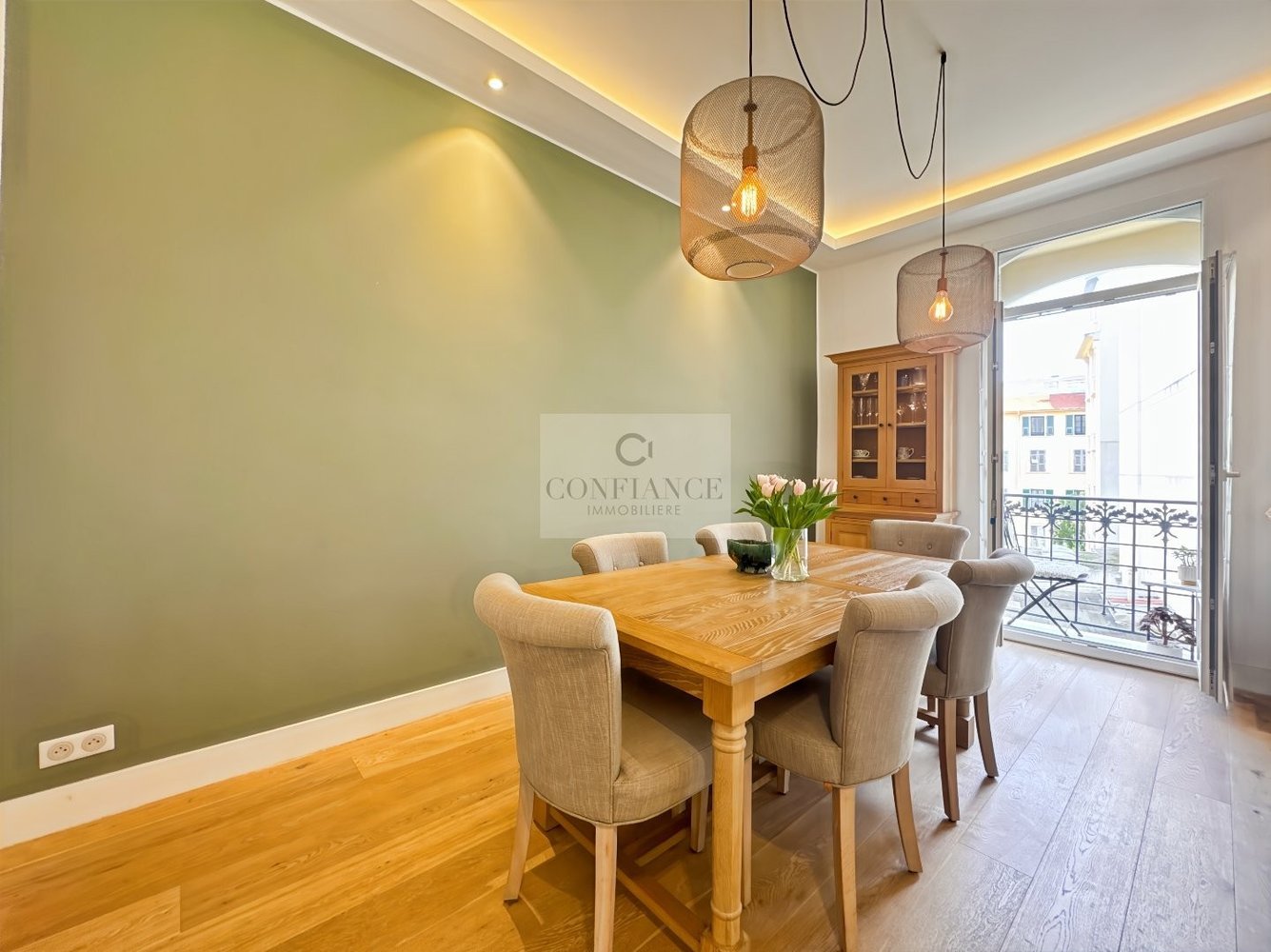 Property photo in Carre d'Or