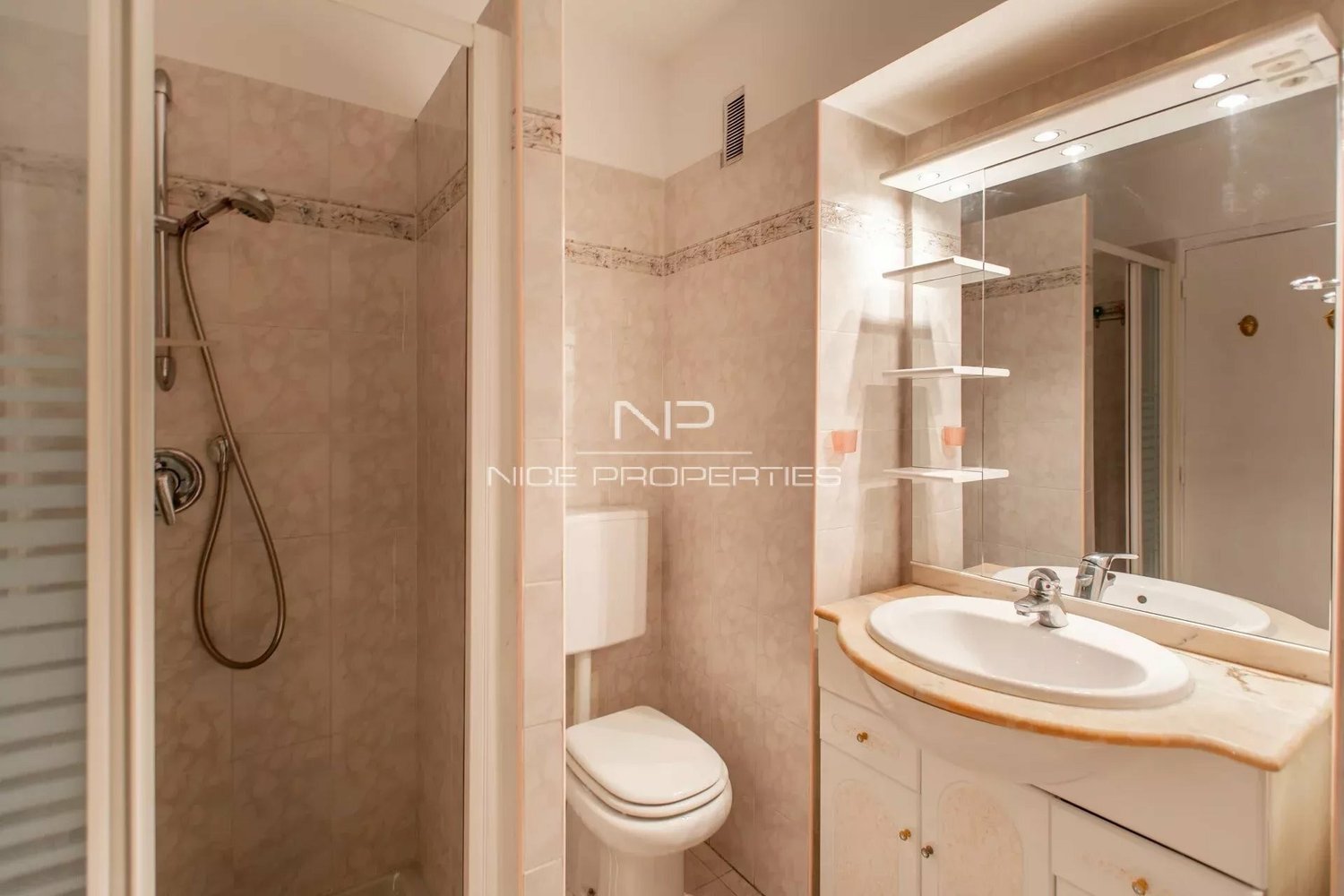 Property photo in Carre d'Or