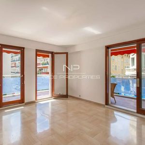 Property in Carre d'Or