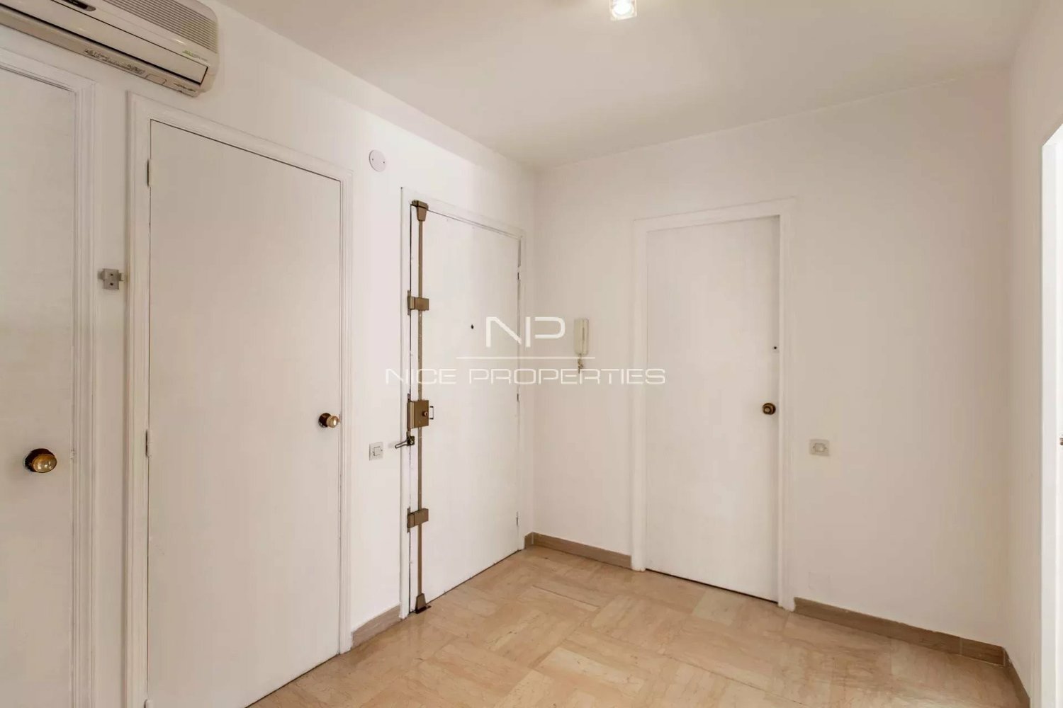 Property photo in Carre d'Or