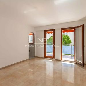 Property in Carre d'Or