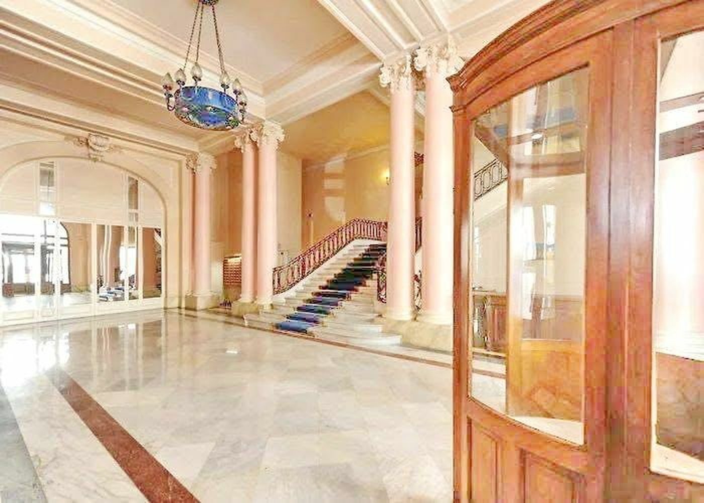 Property photo in Carre d'Or