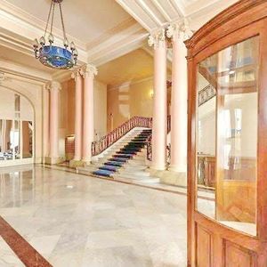 Property in Carre d'Or