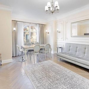 Property in Carre d'Or