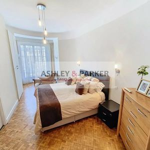 Property in Carre d'Or