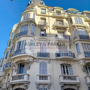 Property in Carre d'Or