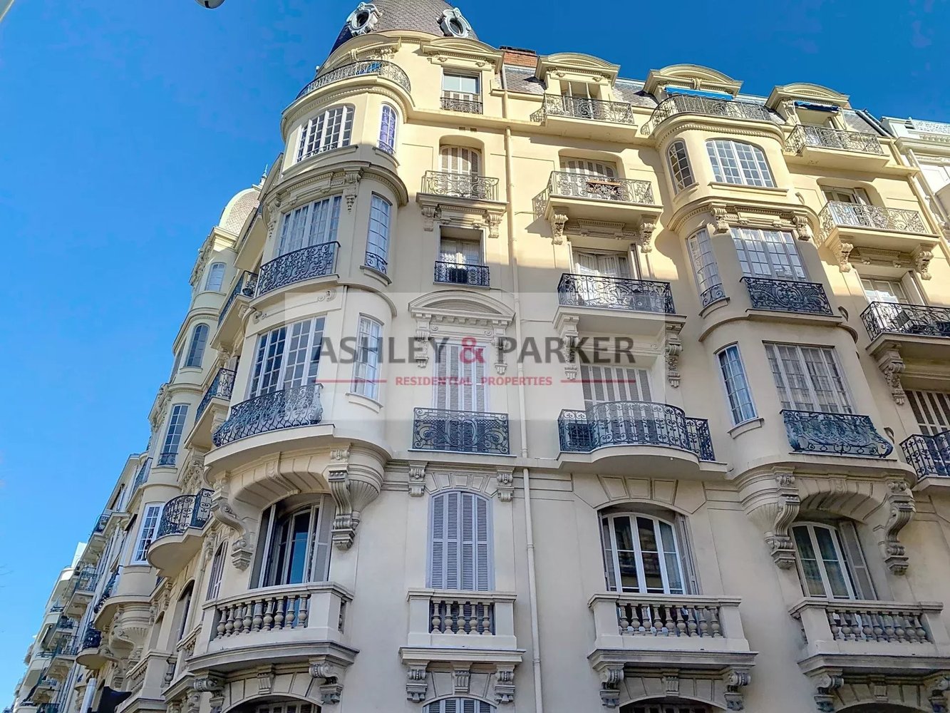 Property photo in Carre d'Or