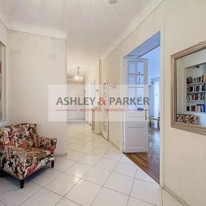Property in Carre d'Or