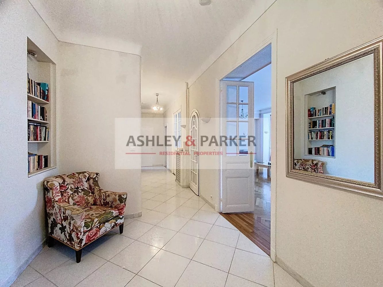 Property photo in Carre d'Or