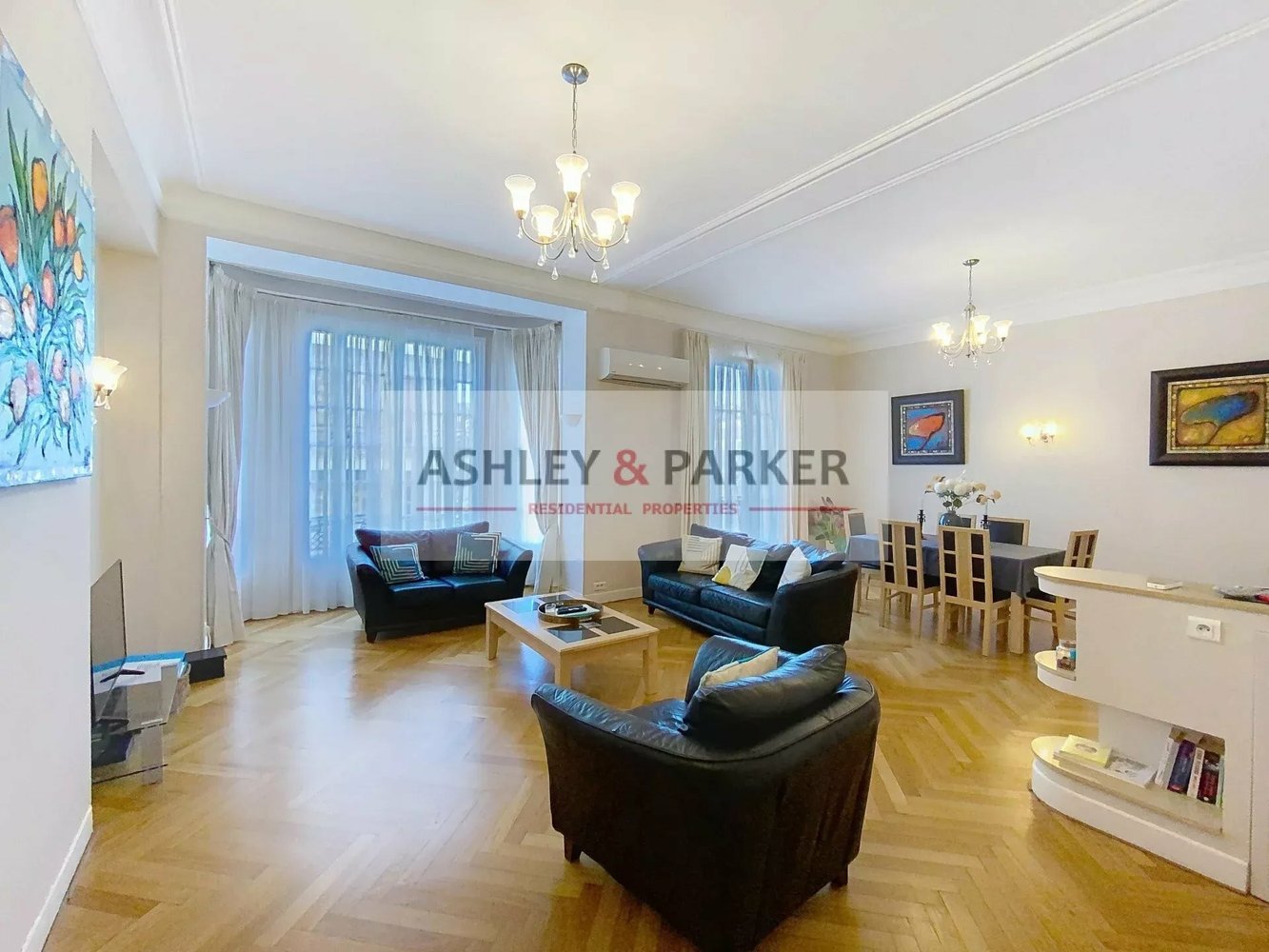 Property photo in Carre d'Or