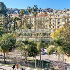 Property in Carre d'Or