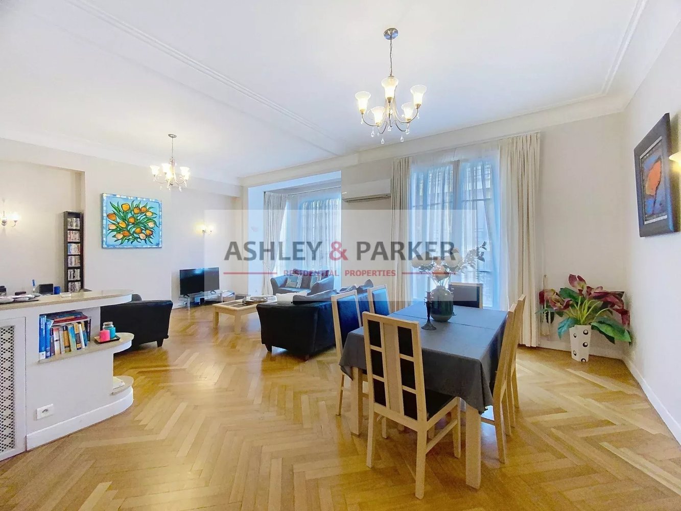 Property photo in Carre d'Or