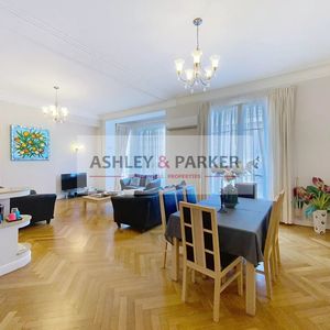 Property in Carre d'Or