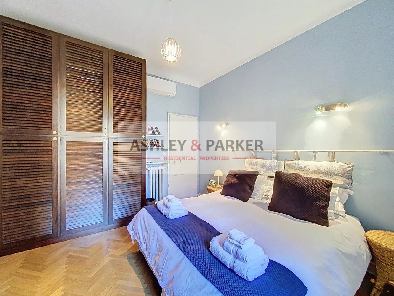 Property photo in Carre d'Or