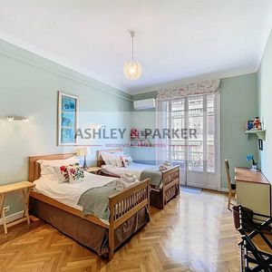 Property in Carre d'Or