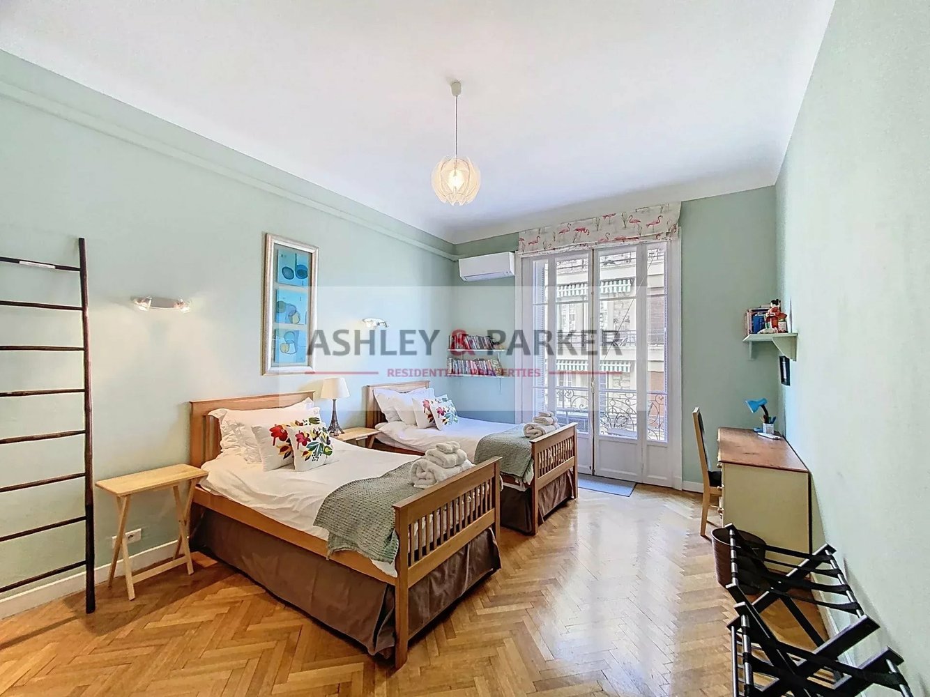 Property photo in Carre d'Or