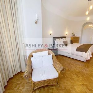 Property in Carre d'Or