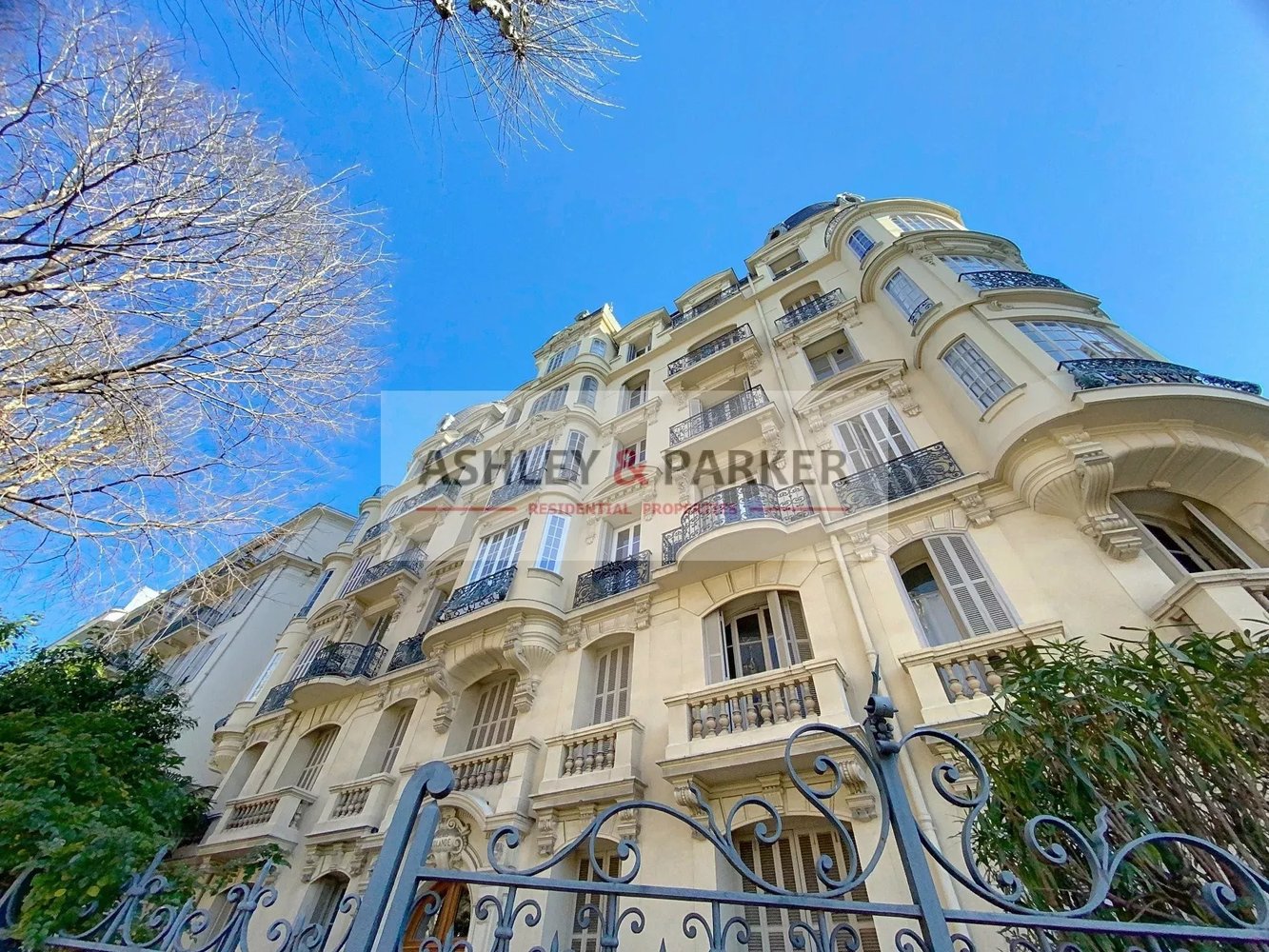 Property photo in Carre d'Or